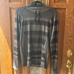 Brooks‎ Women's Gray Striped Hoodie with Dri-Layer Technology for running Size M